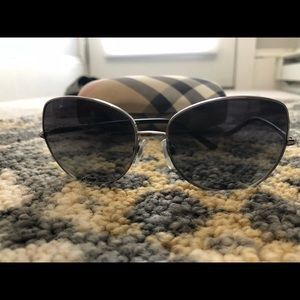 Women’s Burberry sunglasses with paperwork